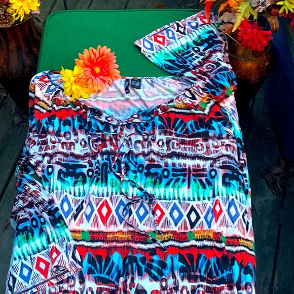 new directions Tops - NEW DIRECTION BELL SLEEVED ABSTRACT TOP LIKE NEW